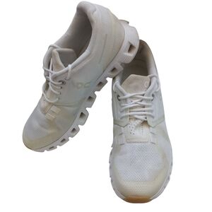 ON Clouds Women's White Sneakers Size 7 US